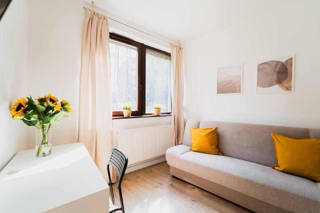 City Center - 3 Rooms - New Building - Private Parking Place - Garage Wrocław Buitenkant foto