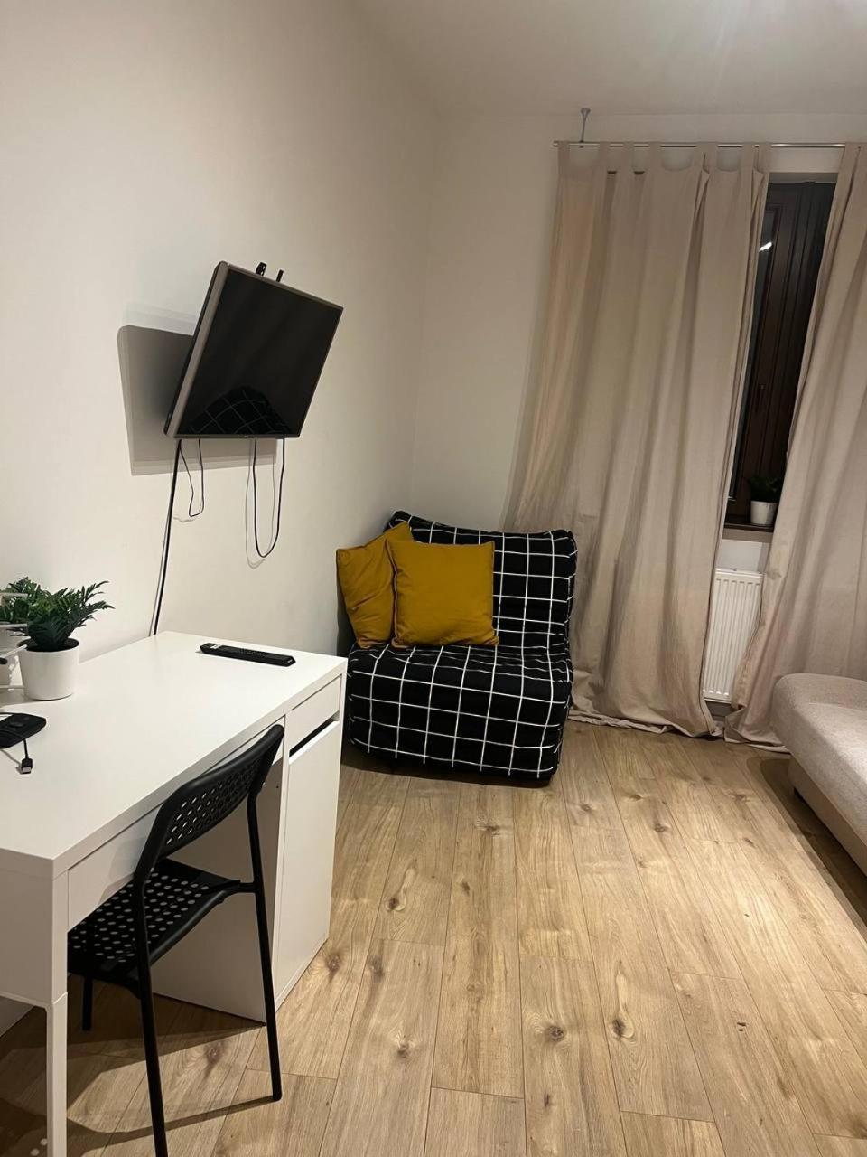 City Center - 3 Rooms - New Building - Private Parking Place - Garage Wrocław Buitenkant foto