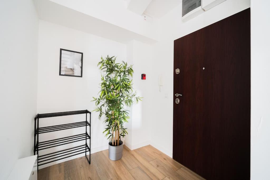City Center - 3 Rooms - New Building - Private Parking Place - Garage Wrocław Buitenkant foto
